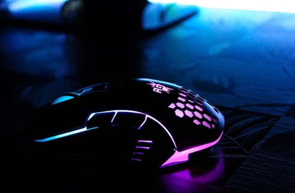 Comment choisir une bonne souris gaming avec capteur optique haute précision?