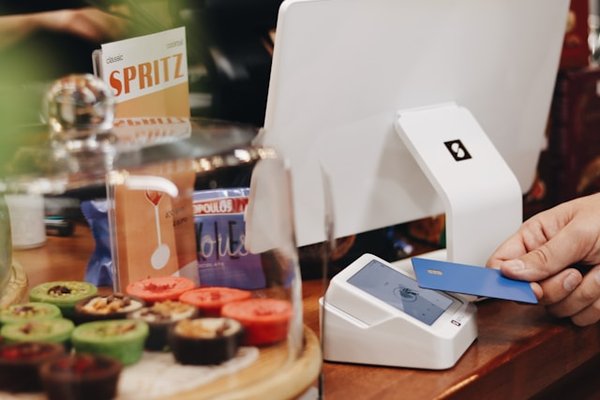 Comment mettre en place une stratégie de gestion des accès pour une application de commerce électronique?